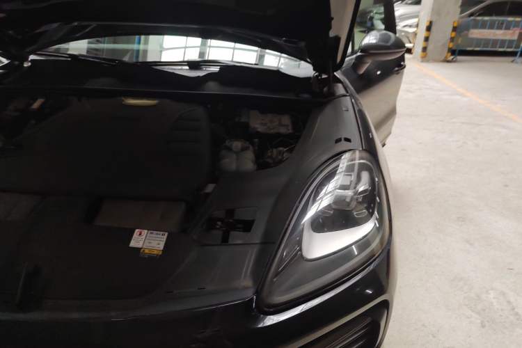 Used Porsche Cayenne E-Hybrid 2021 Cayenne E-Hybrid 2.0T Engine Bay Left