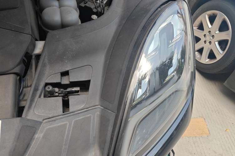 Used Porsche Cayenne E-Hybrid 2021 Cayenne E-Hybrid 2.0T Engine Bay Left