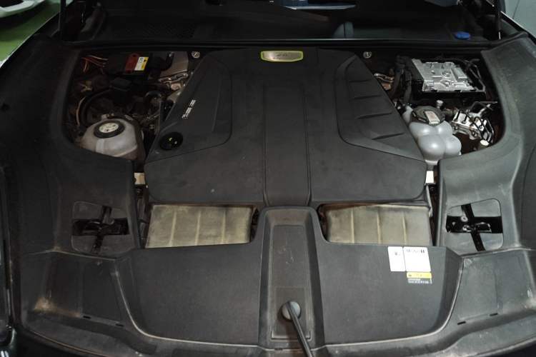 Used Porsche Cayenne E-Hybrid 2021 Cayenne E-Hybrid 2.0T Engine Bay