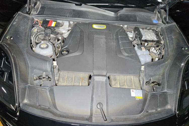 Used Porsche Cayenne E-Hybrid  Engine Bay