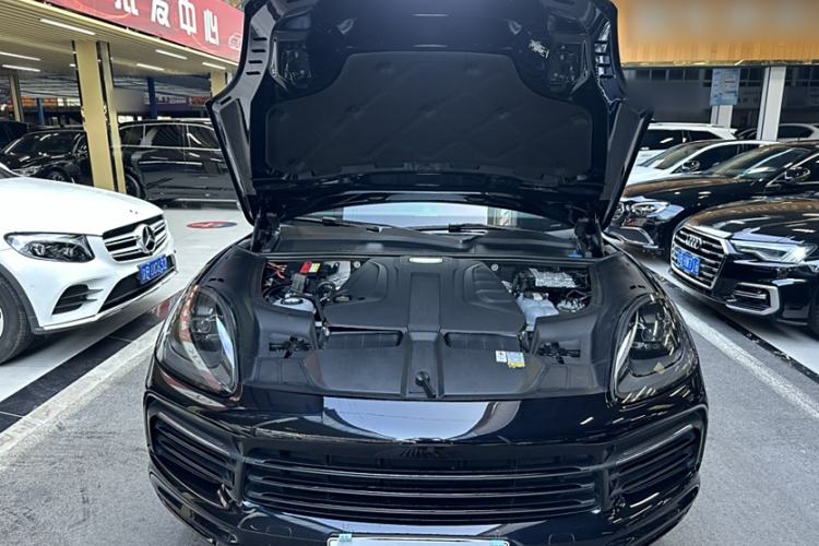 Used Porsche Cayenne E-Hybrid 2021 Cayenne E-Hybrid 2.0T Engine Bay