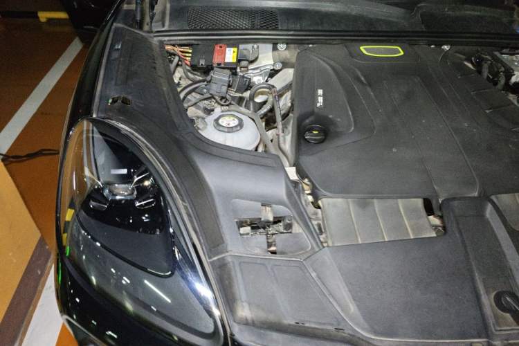 Used Porsche Cayenne E-Hybrid 2021 Cayenne E-Hybrid 2.0T Engine Bay Right