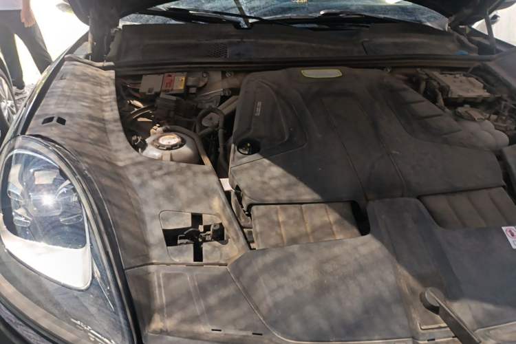 Used Porsche Cayenne E-Hybrid 2021 Cayenne E-Hybrid 2.0T Engine Bay Right