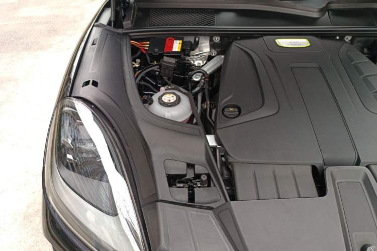 Used Porsche Cayenne E-Hybrid 2021 Cayenne E-Hybrid 2.0T Engine Bay Right