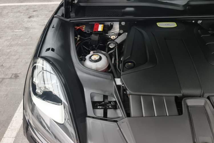 Used Porsche Cayenne E-Hybrid 2021 Cayenne E-Hybrid 2.0T Engine Bay Right