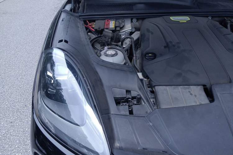 Used Porsche Cayenne E-Hybrid 2021 Cayenne E-Hybrid 2.0T Engine Bay Right