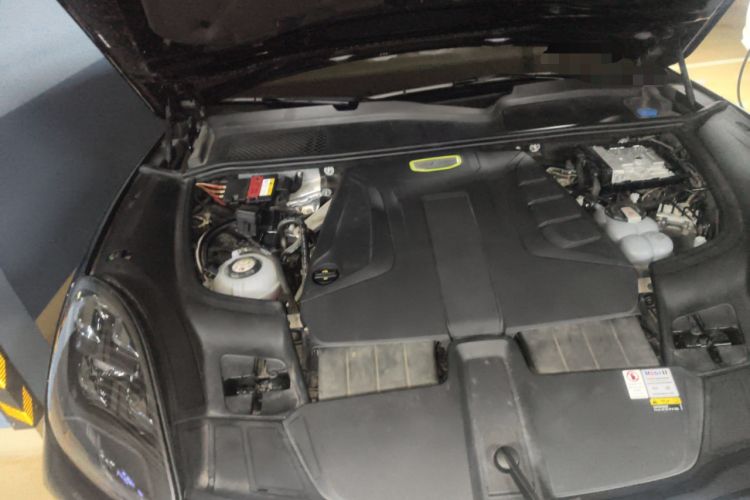 Used Porsche Cayenne E-Hybrid 2021 Cayenne E-Hybrid 2.0T Engine Bay Right