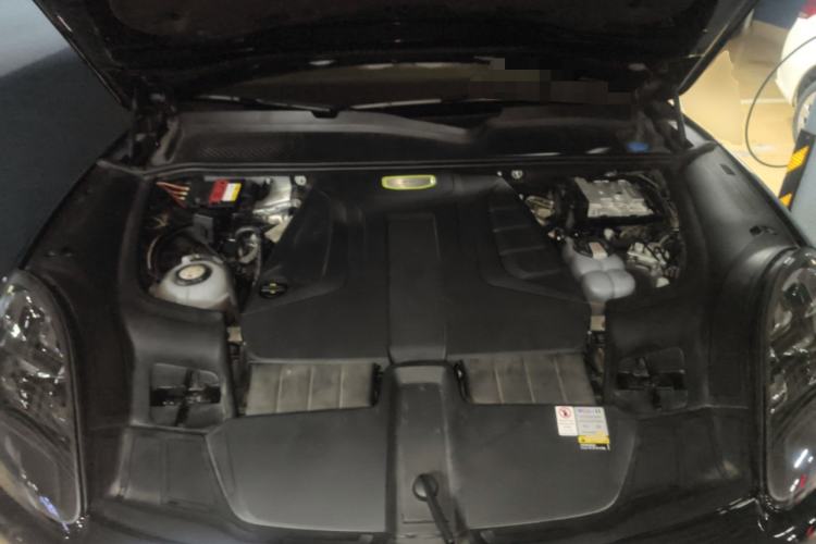 Used Porsche Cayenne E-Hybrid 2021 Cayenne E-Hybrid 2.0T Engine Bay
