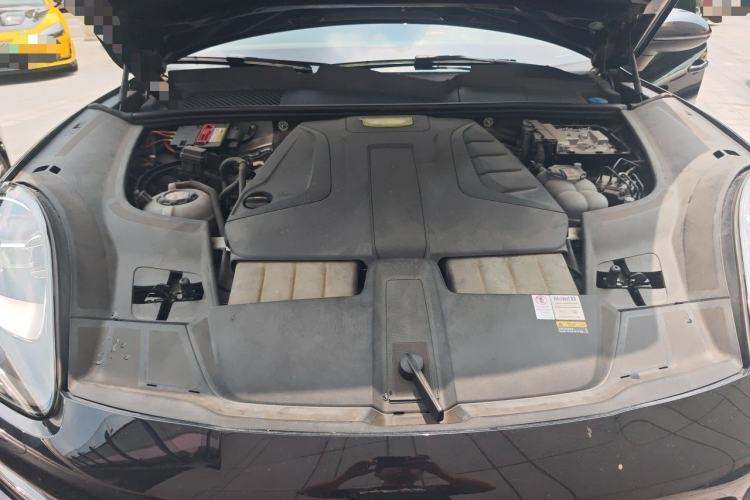 Used Porsche Cayenne E-Hybrid 2021 Cayenne E-Hybrid 2.0T Engine Bay