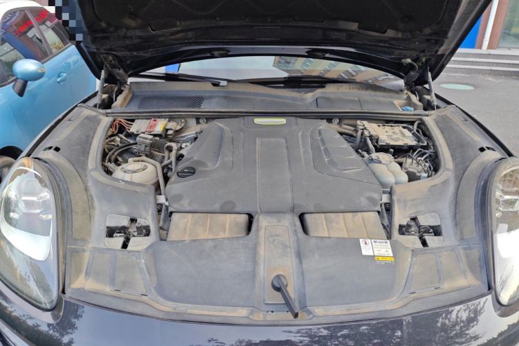 Used Porsche Cayenne E-Hybrid 2021 Cayenne E-Hybrid 2.0T Engine Bay