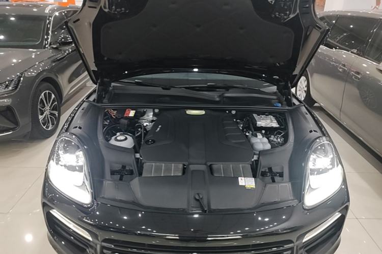 Used Porsche Cayenne E-Hybrid 2021 Cayenne E-Hybrid 2.0T Engine Bay