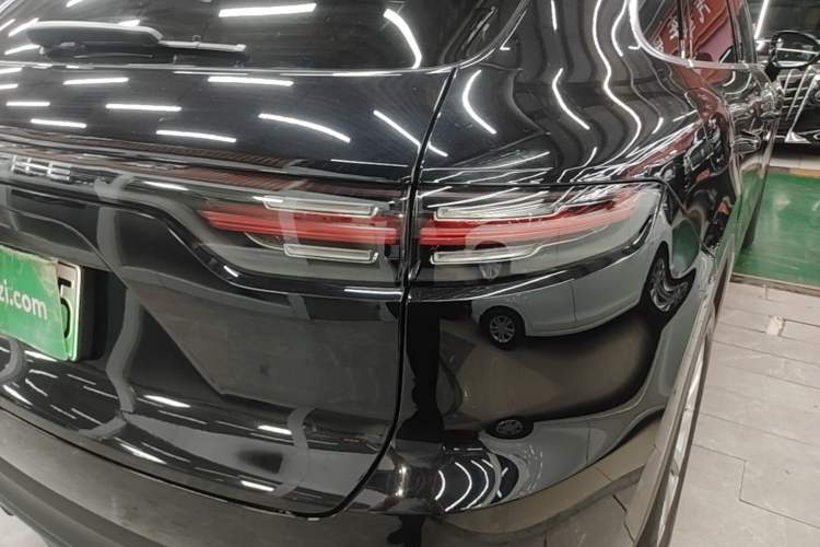 Used Porsche Cayenne E-Hybrid 2021 Cayenne E-Hybrid 2.0T Exterior 3