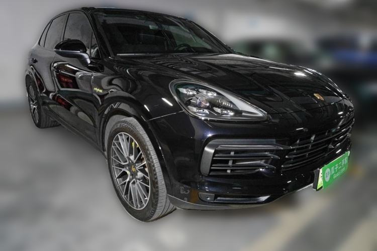 Used Porsche Cayenne E-Hybrid  Front Right 45 Deg