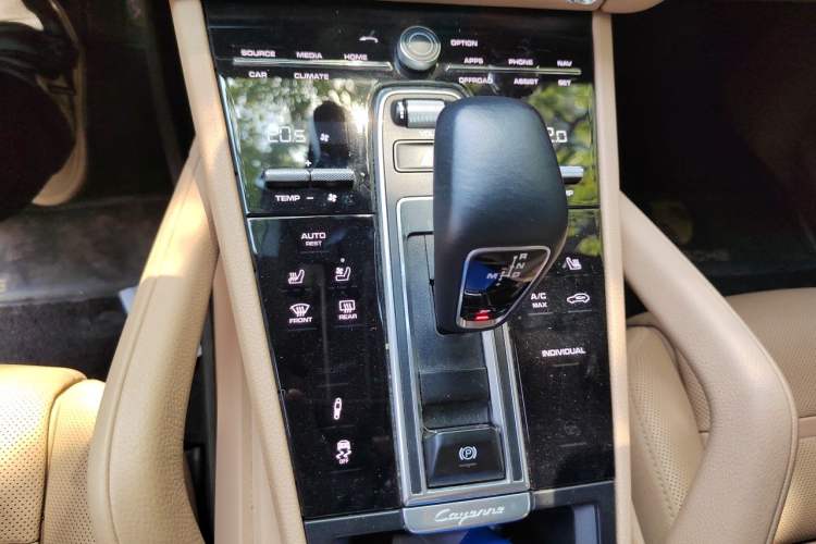 Used Porsche Cayenne E-Hybrid 2021 Cayenne E-Hybrid 2.0T Gear Lever