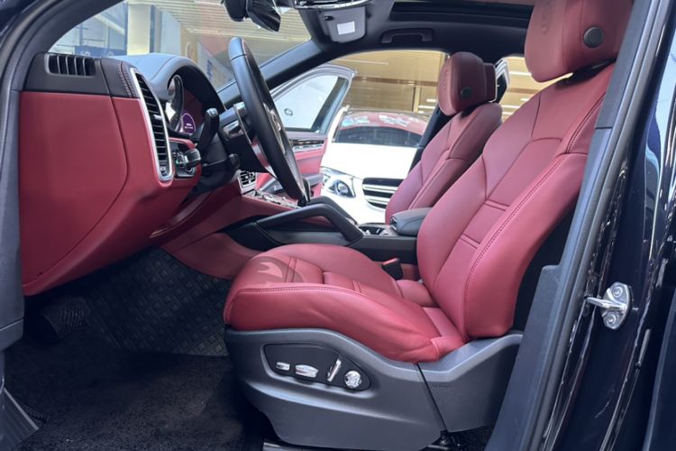 Used Porsche Cayenne E-Hybrid 2021 Cayenne E-Hybrid 2.0T Interior 10