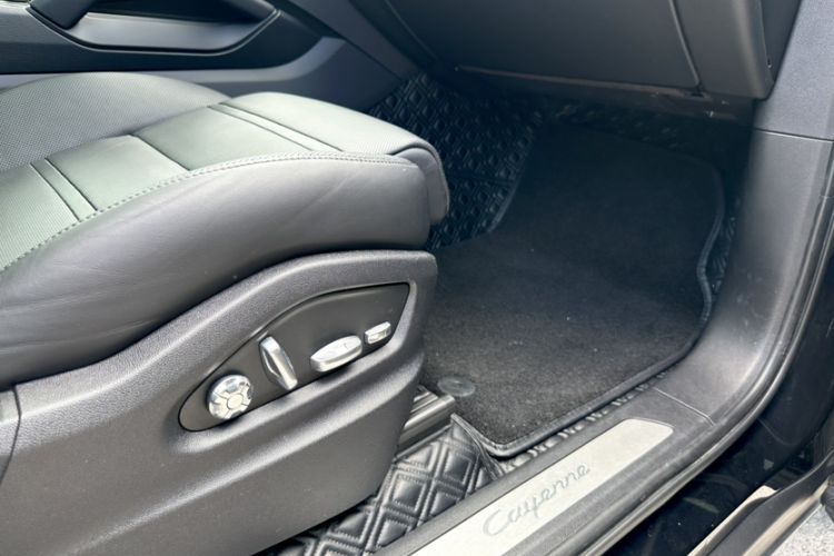 Used Porsche Cayenne E-Hybrid 2021 Cayenne E-Hybrid 2.0T Interior 10