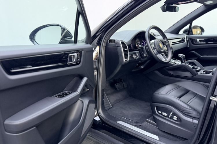 Used Porsche Cayenne E-Hybrid 2021 Cayenne E-Hybrid 2.0T Interior 11