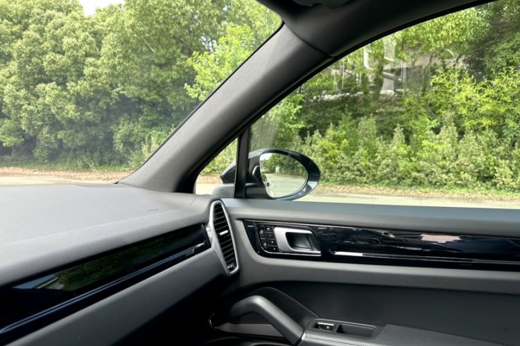 Used Porsche Cayenne E-Hybrid 2021 Cayenne E-Hybrid 2.0T Interior 2