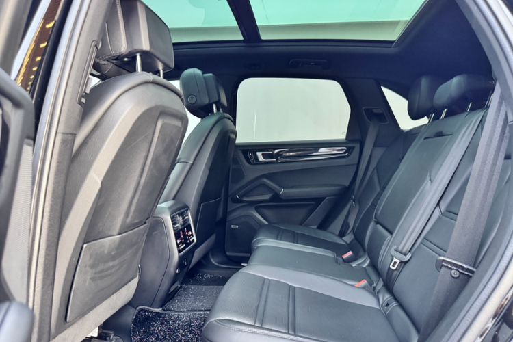 Used Porsche Cayenne E-Hybrid 2021 Cayenne E-Hybrid 2.0T Interior 3
