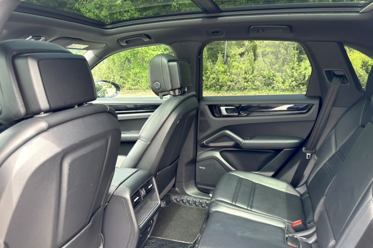Used Porsche Cayenne E-Hybrid 2021 Cayenne E-Hybrid 2.0T Interior 3