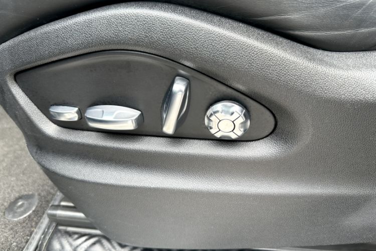 Used Porsche Cayenne E-Hybrid 2021 Cayenne E-Hybrid 2.0T Interior 6