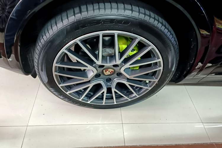 Used Porsche Cayenne E-Hybrid 2021 Cayenne E-Hybrid 2.0T Left Front Wheel Hub