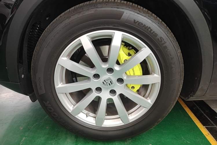 Used Porsche Cayenne E-Hybrid 2021 Cayenne E-Hybrid 2.0T Left Front Wheel Hub