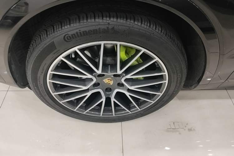 Used Porsche Cayenne E-Hybrid 2021 Cayenne E-Hybrid 2.0T Left Front Wheel Hub