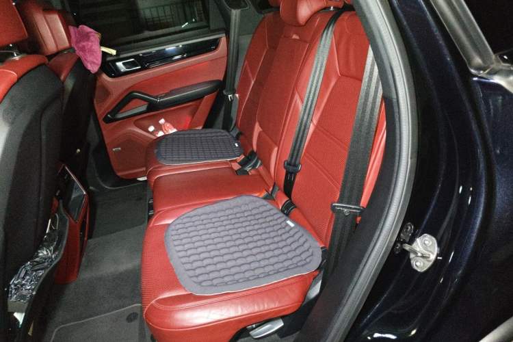 Used Porsche Cayenne E-Hybrid 2021 Cayenne E-Hybrid 2.0T Left Rear Seat