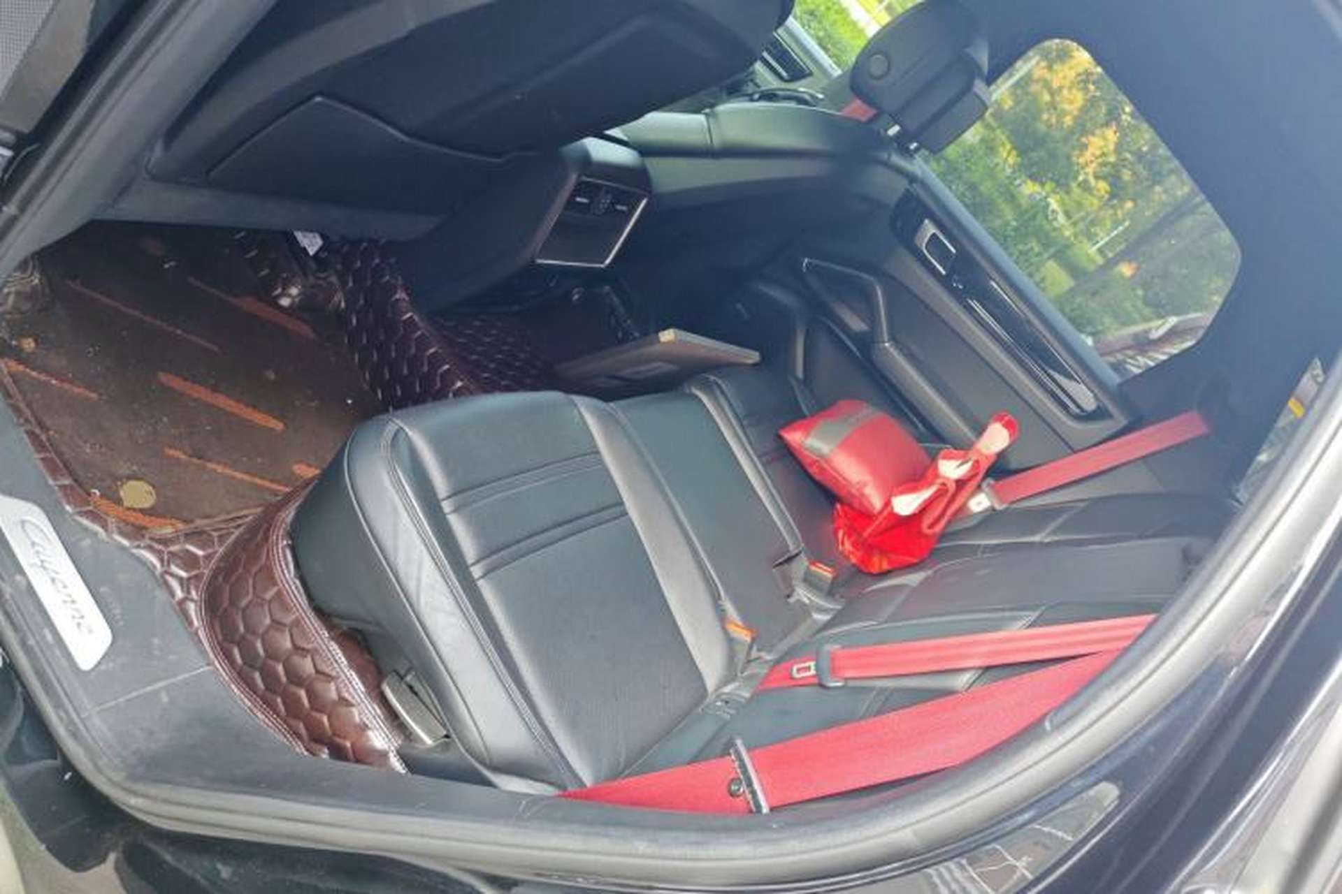 Used Porsche Cayenne E-Hybrid 2021 Cayenne E-Hybrid 2.0T Left Rear Seat