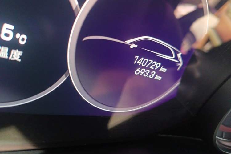 Used Porsche Cayenne E-Hybrid 2021 Cayenne E-Hybrid 2.0T Odometer Close Up