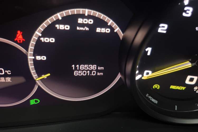 Used Porsche Cayenne E-Hybrid 2021 Cayenne E-Hybrid 2.0T Odometer Close Up