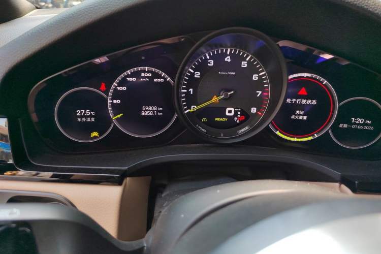 Used Porsche Cayenne E-Hybrid 2021 Cayenne E-Hybrid 2.0T Odometer Close Up