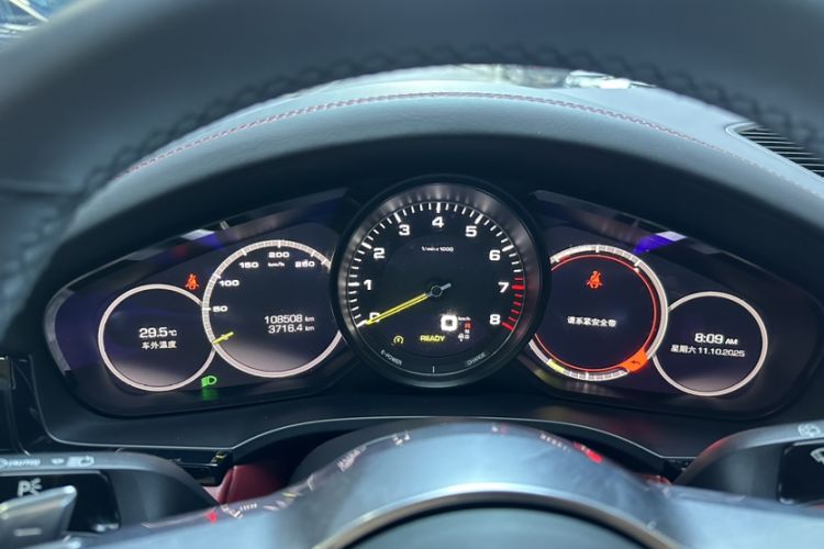 Used Porsche Cayenne E-Hybrid 2021 Cayenne E-Hybrid 2.0T Odometer Close Up