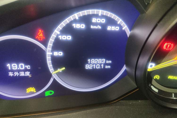 Used Porsche Cayenne E-Hybrid 2021 Cayenne E-Hybrid 2.0T Odometer Close Up