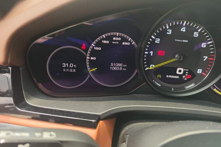 Used Porsche Cayenne E-Hybrid 2021 Cayenne E-Hybrid 2.0T Odometer Close Up