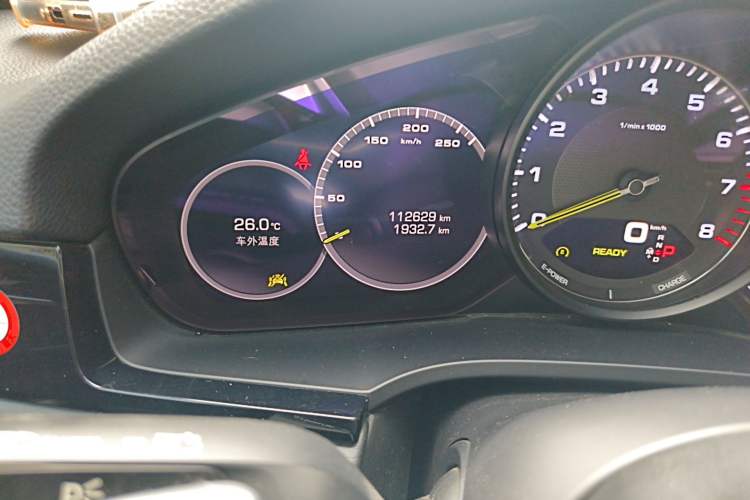 Used Porsche Cayenne E-Hybrid 2021 Cayenne E-Hybrid 2.0T Odometer Close Up