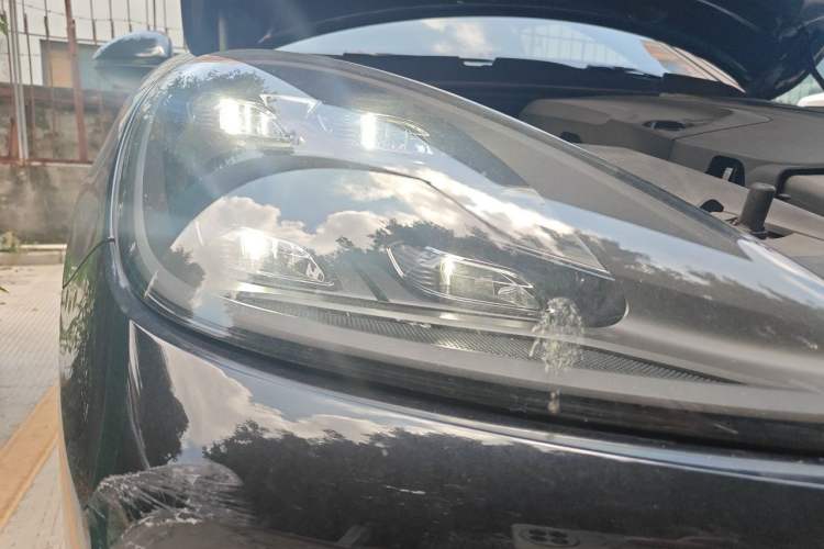 Used Porsche Cayenne E-Hybrid 2021 Cayenne E-Hybrid 2.0T Right Front Headlight