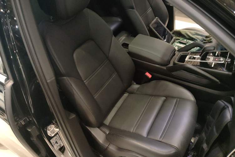Used Porsche Cayenne E-Hybrid 2021 Cayenne E-Hybrid 2.0T Right Front Seat