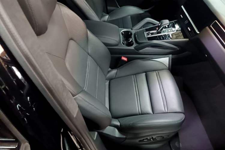 Used Porsche Cayenne E-Hybrid 2021 Cayenne E-Hybrid 2.0T Right Front Seat