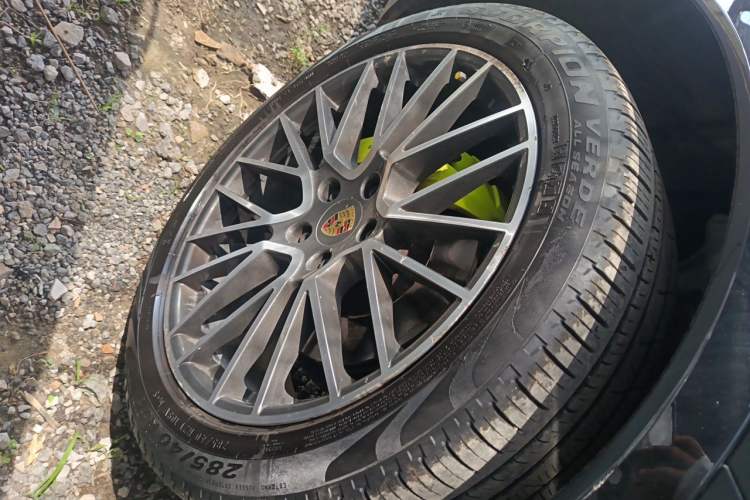 Used Porsche Cayenne E-Hybrid 2021 Cayenne E-Hybrid 2.0T Right Front Wheel Hub