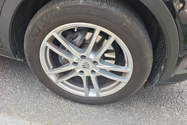 Used Porsche Cayenne E-Hybrid 2021 Cayenne E-Hybrid Coupé 2.0T Right Front Wheel Hub