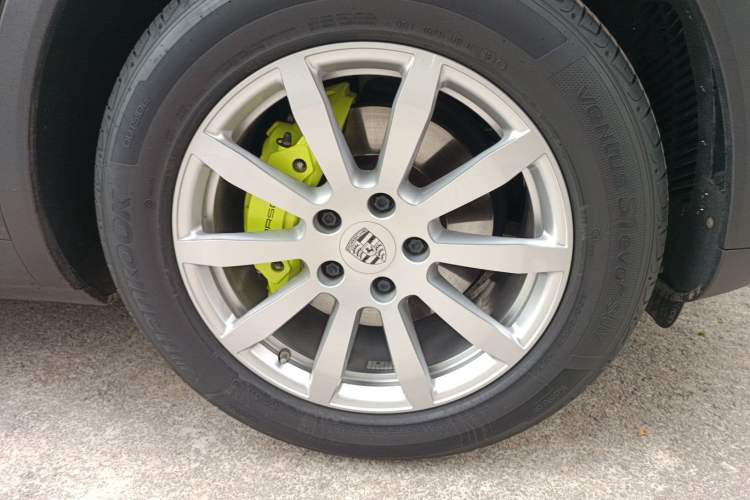 Used Porsche Cayenne E-Hybrid 2021 Cayenne E-Hybrid 2.0T Right Front Wheel Hub