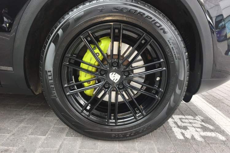 Used Porsche Cayenne E-Hybrid 2021 Cayenne E-Hybrid 2.0T Right Front Wheel Hub