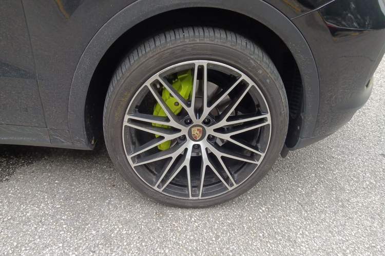 Used Porsche Cayenne E-Hybrid 2021 Cayenne E-Hybrid 2.0T Right Front Wheel Hub