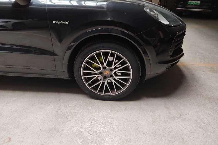 Used Porsche Cayenne E-Hybrid 2021 Cayenne E-Hybrid 2.0T Right Front Wheel Hub