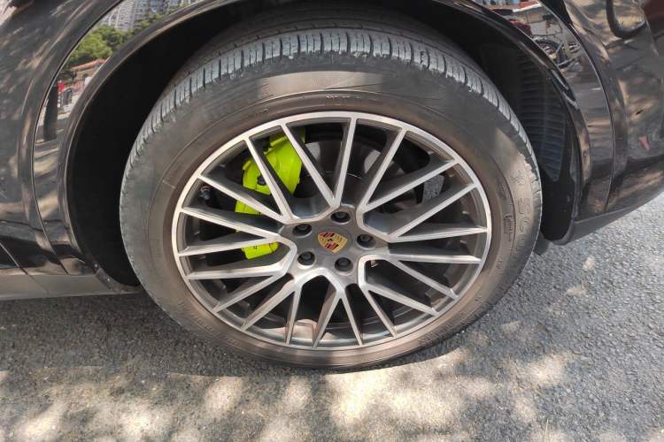 Used Porsche Cayenne E-Hybrid 2021 Cayenne E-Hybrid 2.0T Right Front Wheel Hub