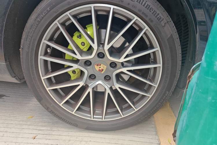 Used Porsche Cayenne E-Hybrid 2021 Cayenne E-Hybrid 2.0T Right Front Wheel Hub