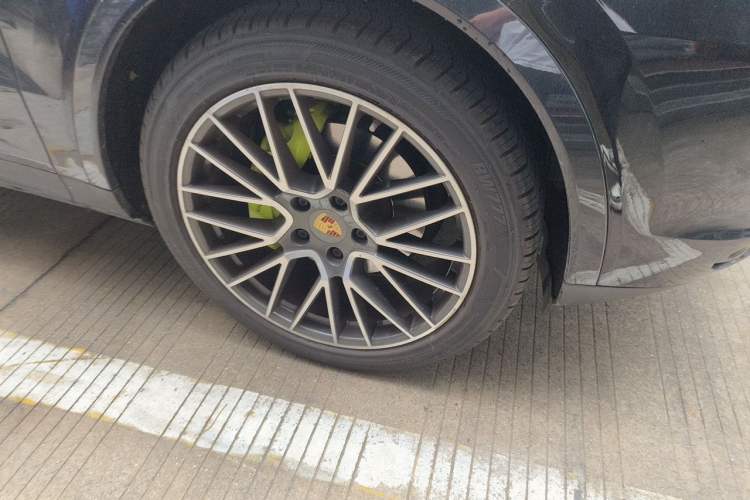 Used Porsche Cayenne E-Hybrid 2021 Cayenne E-Hybrid 2.0T Right Front Wheel Hub