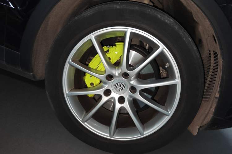 Used Porsche Cayenne E-Hybrid 2021 Cayenne E-Hybrid 2.0T Right Front Wheel Hub